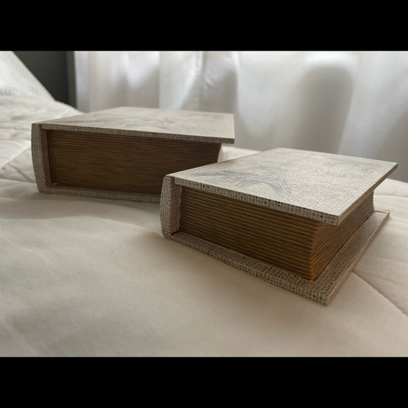 Magnetic Paris book-shaped storage memory boxes - Picture 5 of 6